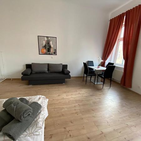 Quad-Room Near Prater Stern Wenen Buitenkant foto