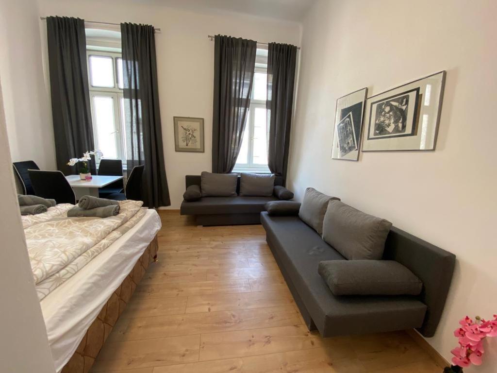 Quad-Room Near Prater Stern Wenen Buitenkant foto