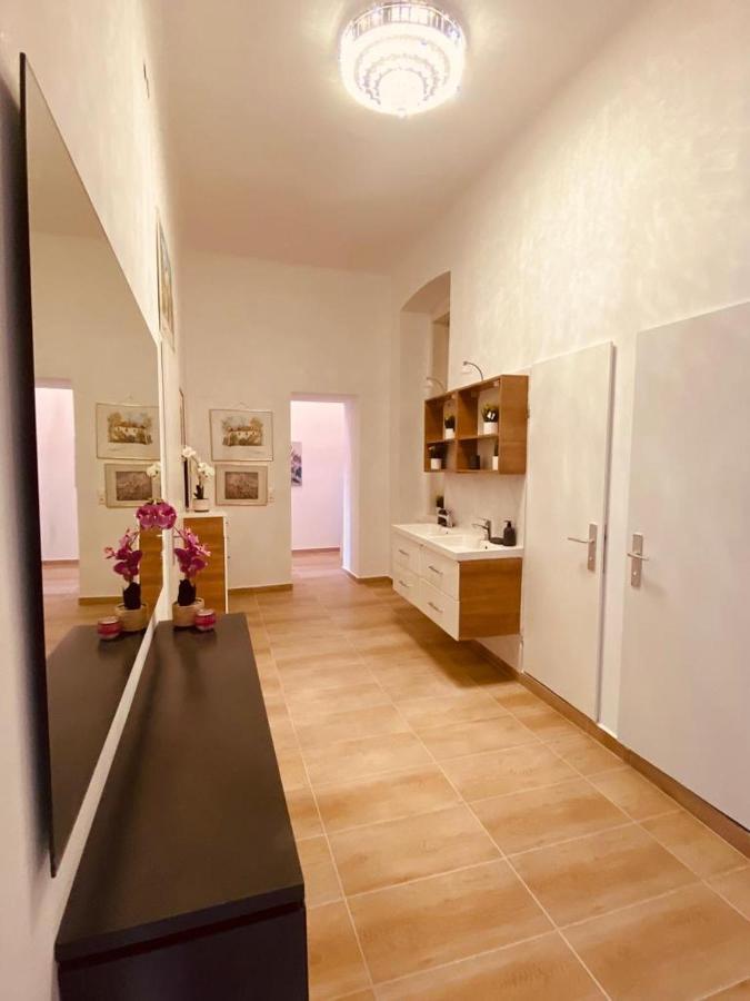 Quad-Room Near Prater Stern Wenen Buitenkant foto