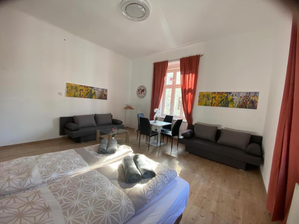 Quad-Room Near Prater Stern Wenen Buitenkant foto