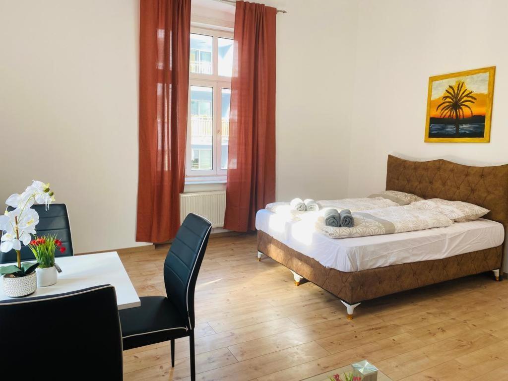 Quad-Room Near Prater Stern Wenen Buitenkant foto