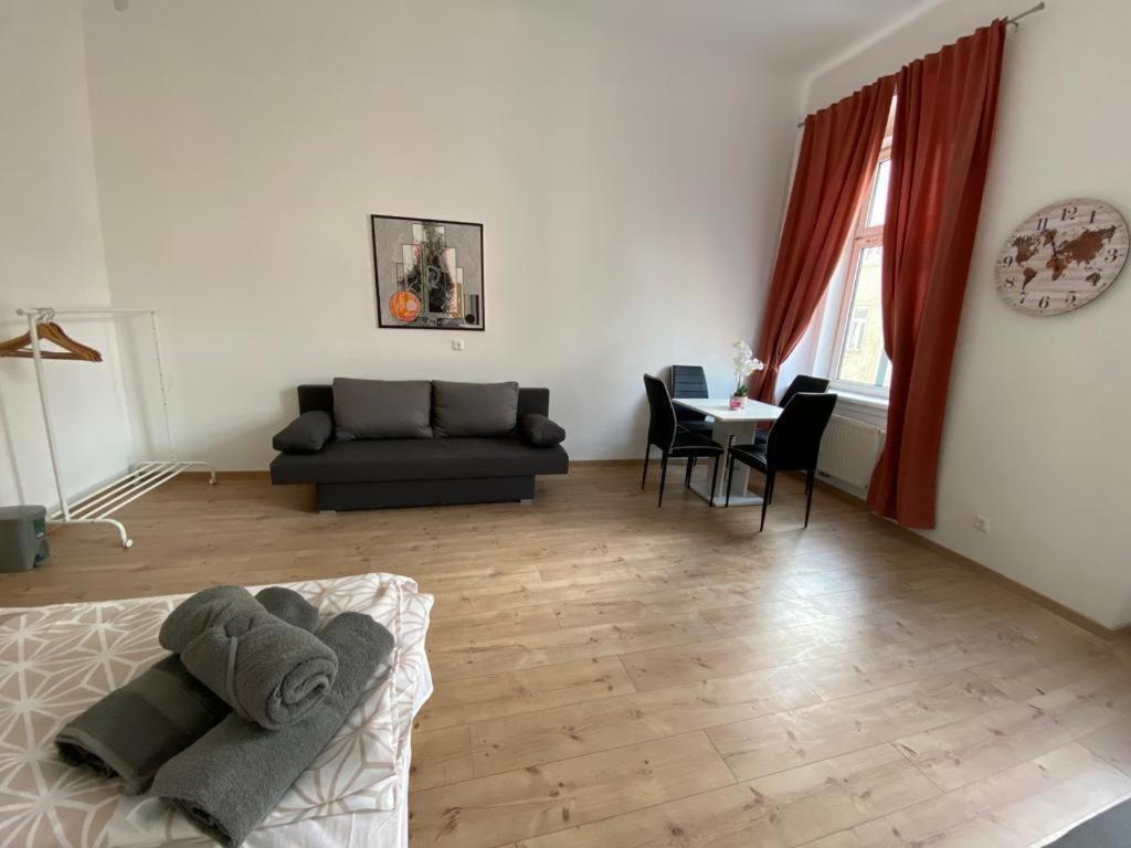 Quad-Room Near Prater Stern Wenen Buitenkant foto